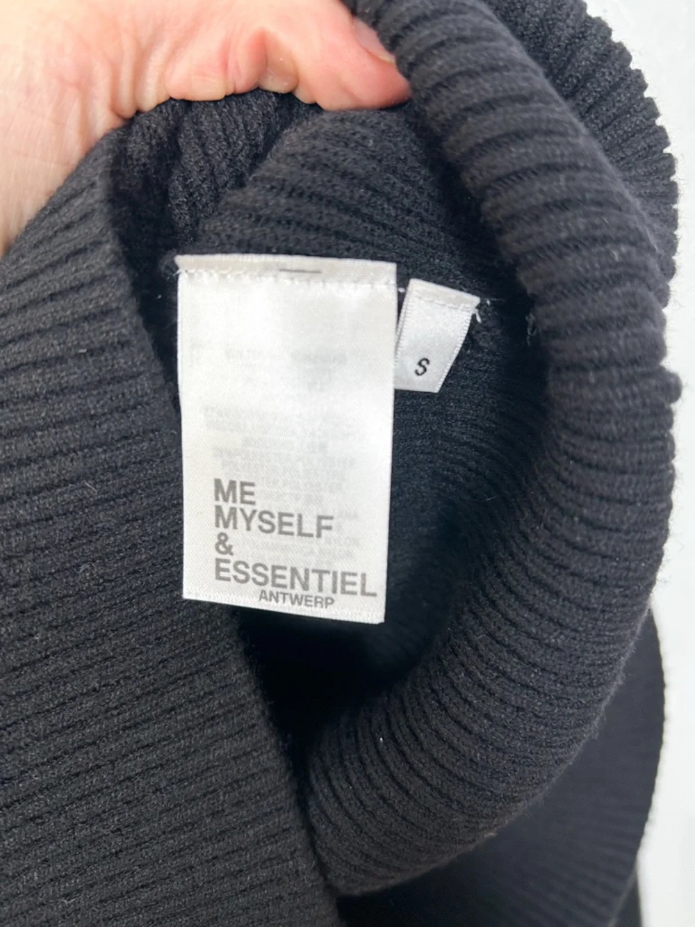 Essentiel Antwerp Floral Embroidered Sweater - Picture 5 of 8